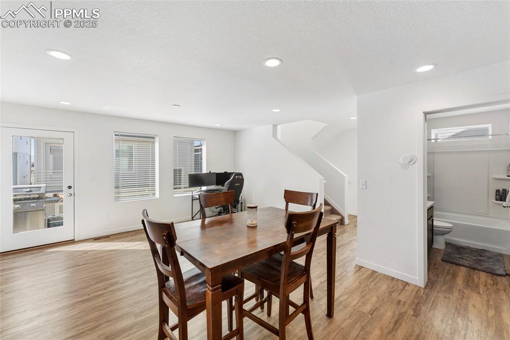 Image 5 of 31: Dining Area