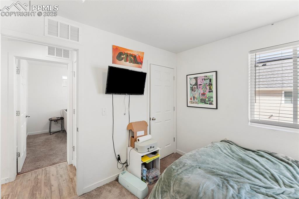 Image 9 of 31: Bedroom