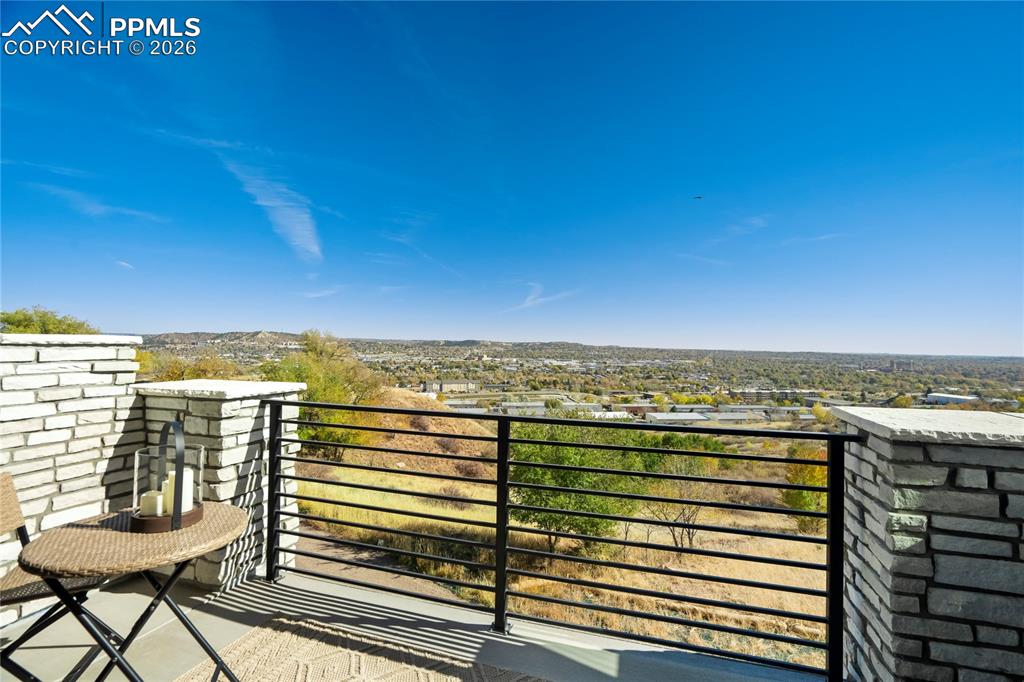 Image 11 of 50: Balcony