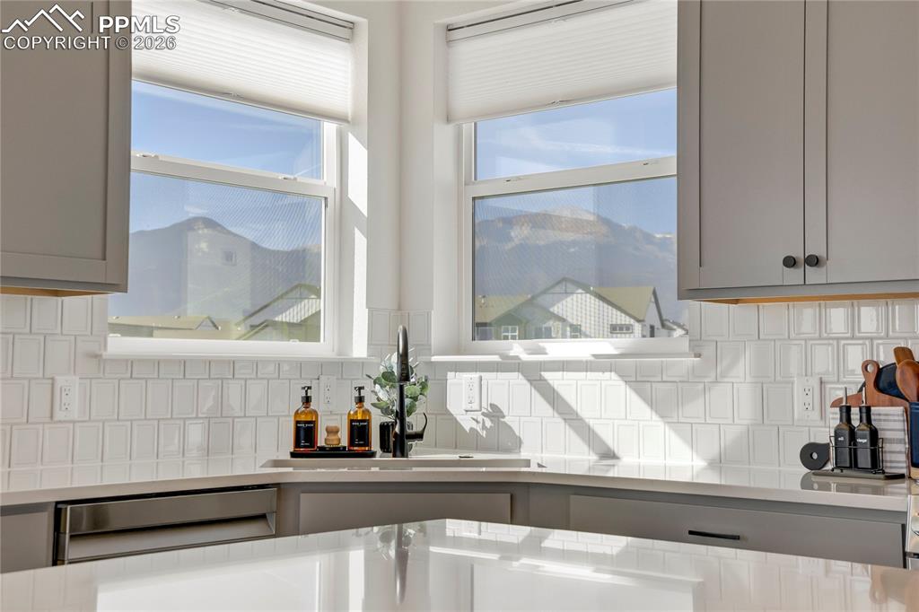 Image 13 of 50: Kitchen