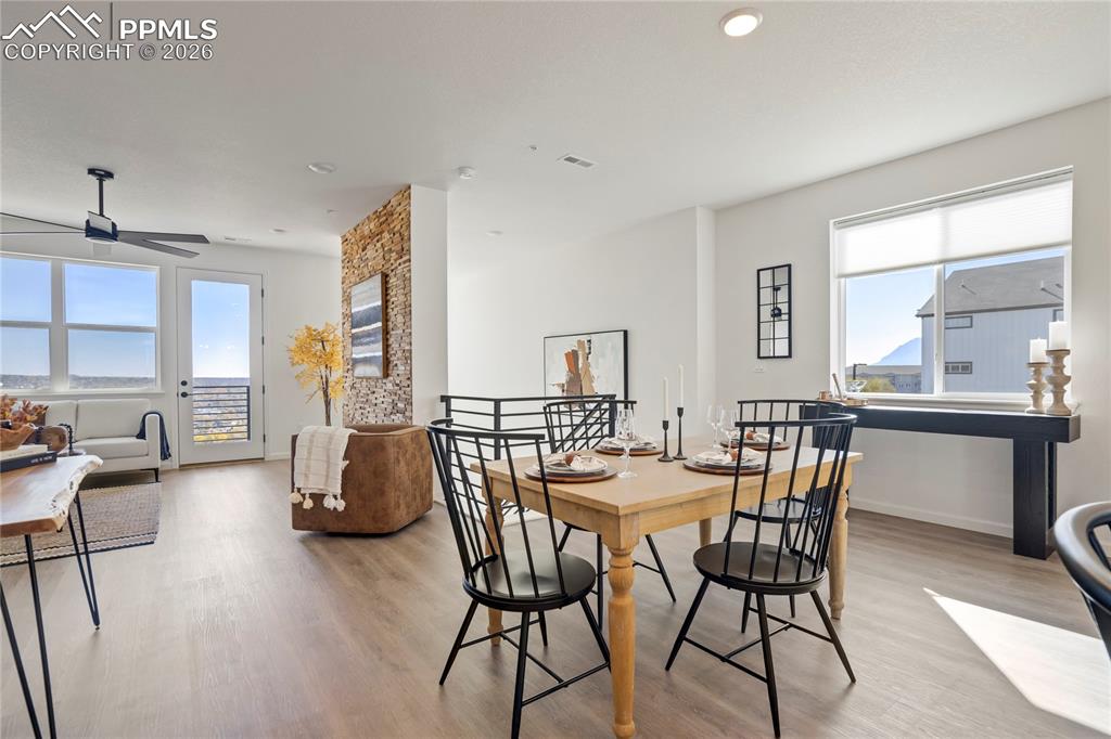 Image 19 of 50: Dining Area