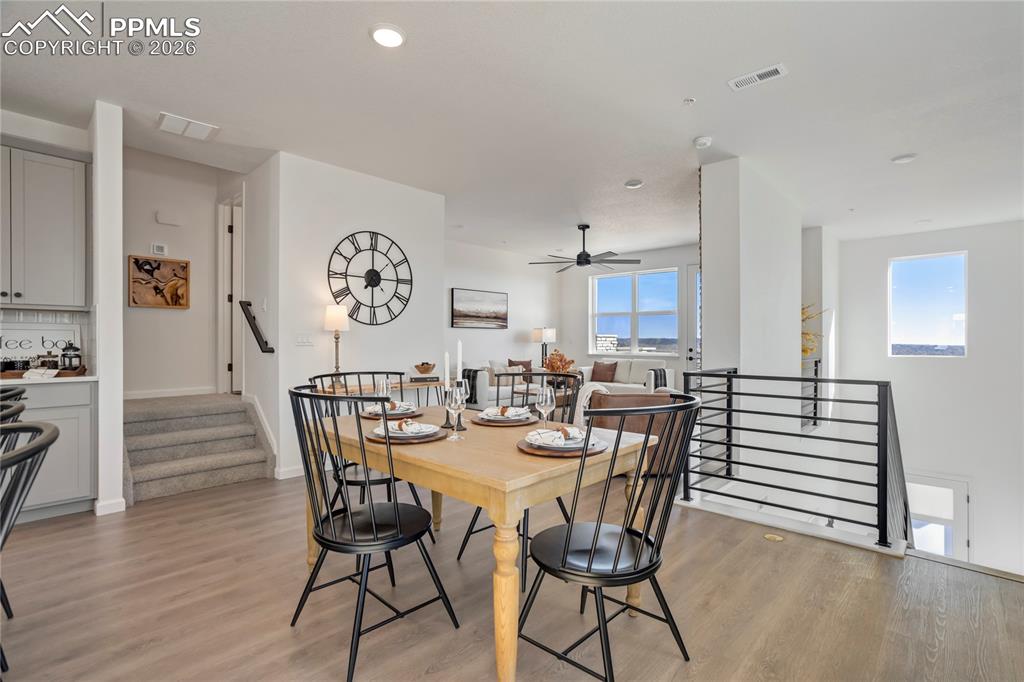 Image 20 of 50: Dining Area