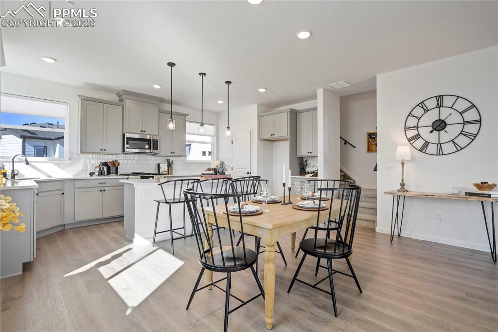 Image 21 of 50: Dining Area