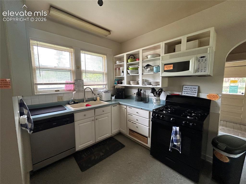 Image 11 of 31: Kitchen