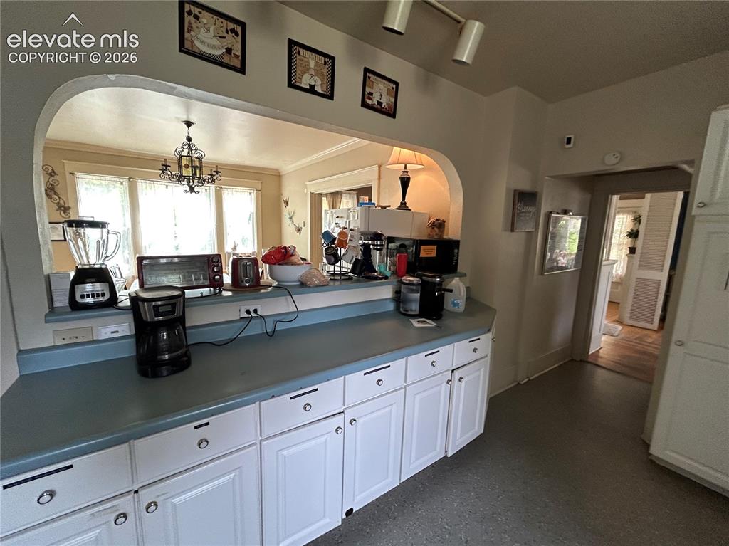 Image 12 of 31: Kitchen