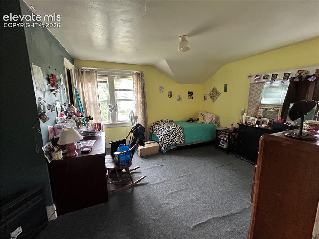 Image 16 of 31: Bedroom