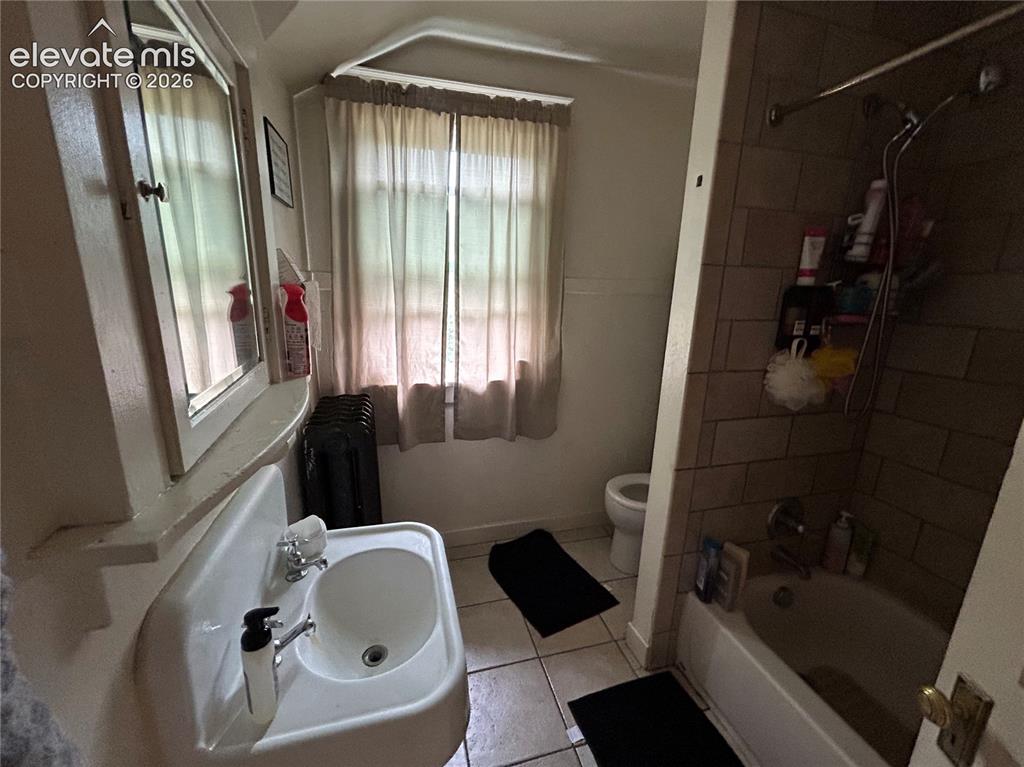 Image 19 of 31: Bathroom