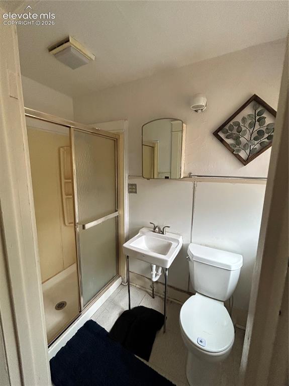 Image 20 of 31: Bathroom