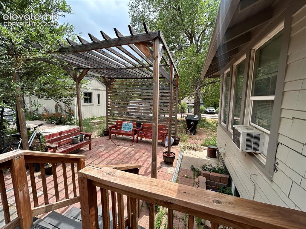 Image 7 of 31: Deck