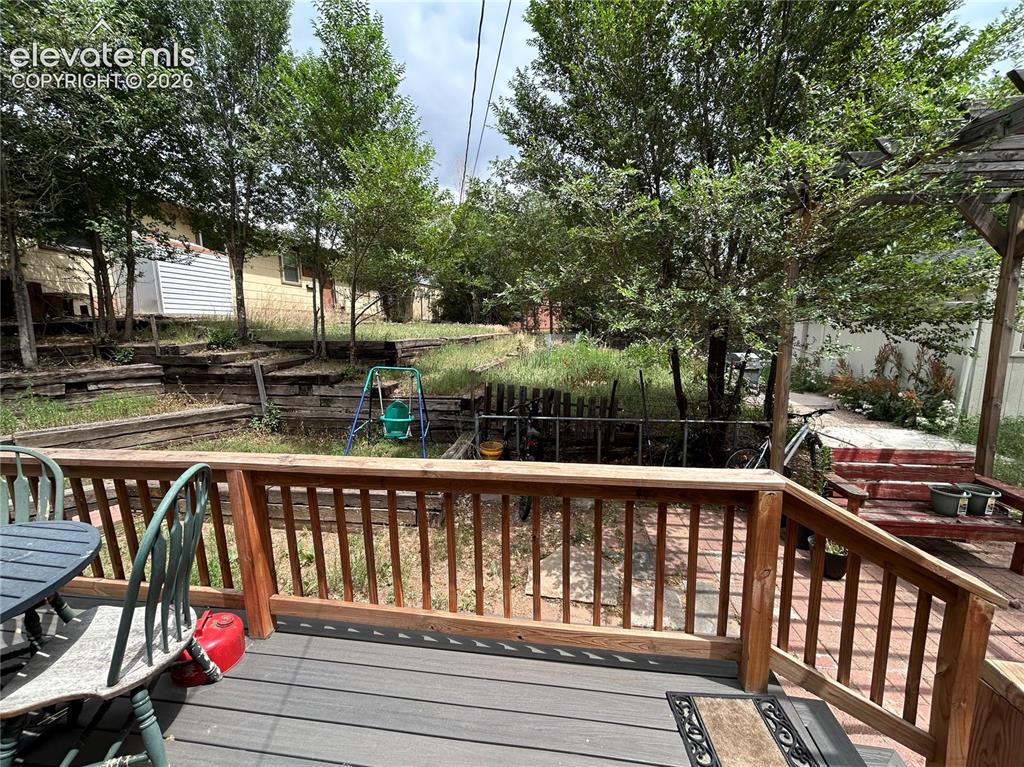 Image 8 of 31: Deck