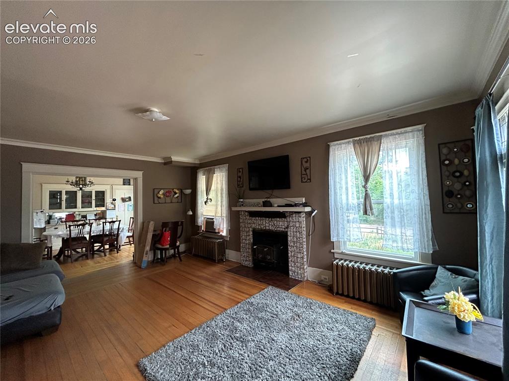 Image 9 of 31: Living Room