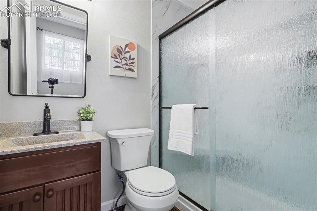 Image 13 of 31: Primary en-suite bath