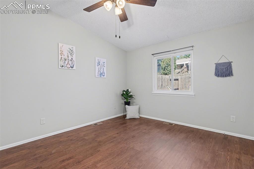 Image 20 of 31: Bedroom 3