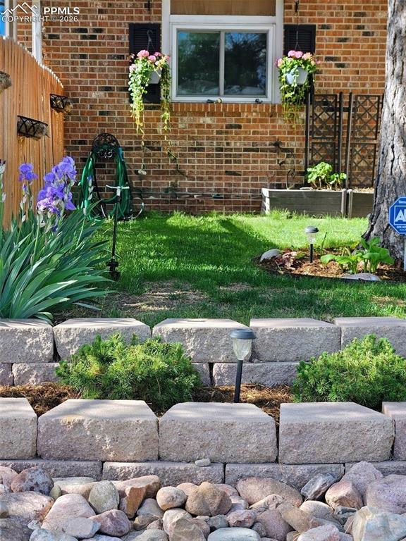Image 30 of 31: Front Yard blooms