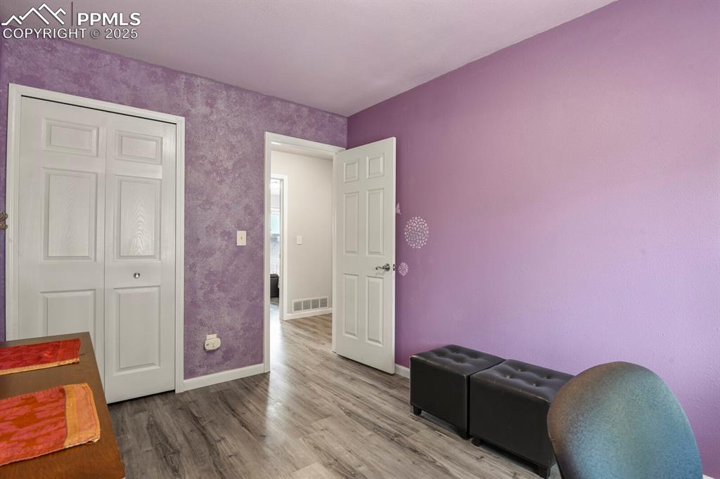 Image 18 of 31: Third bedroom