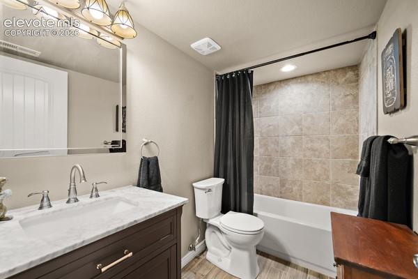 Image 31 of 47: Bathroom