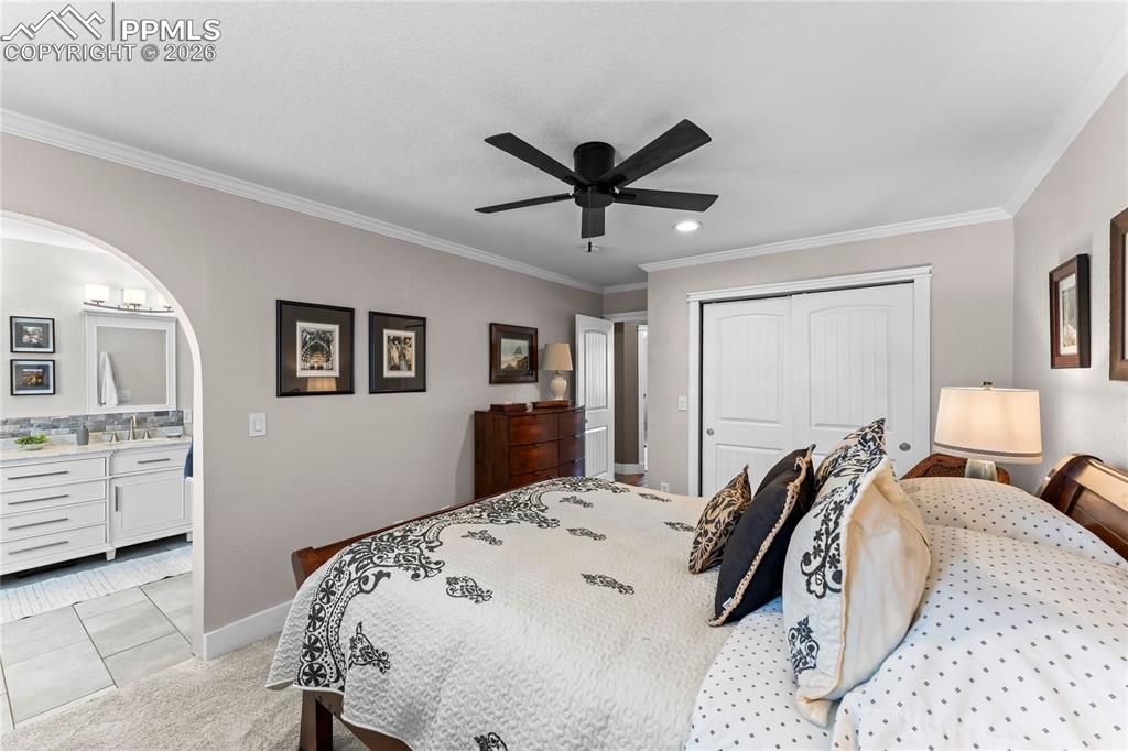 Image 15 of 34: Bedroom