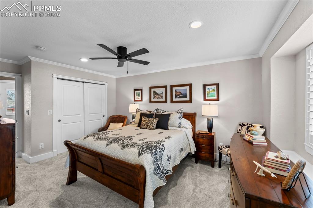 Image 18 of 34: Bedroom