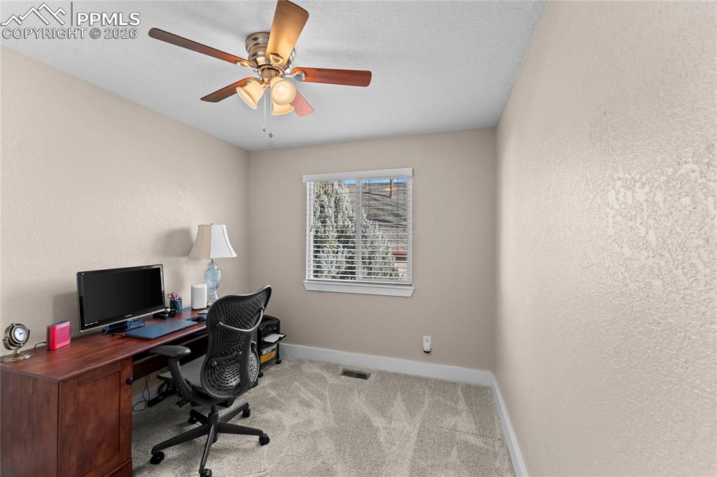 Image 19 of 34: Office