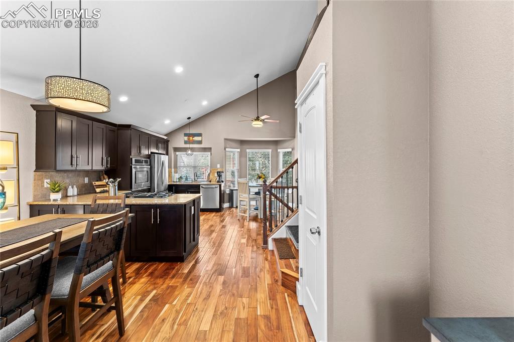 Image 2 of 34: Kitchen