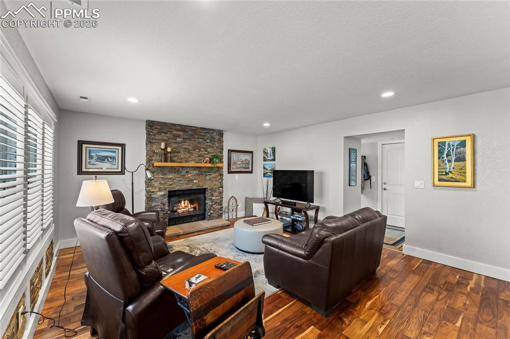 Image 23 of 34: Living Room