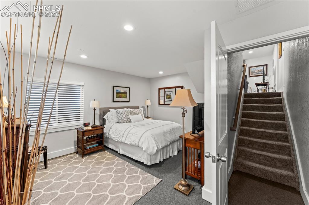 Image 27 of 34: Bedroom