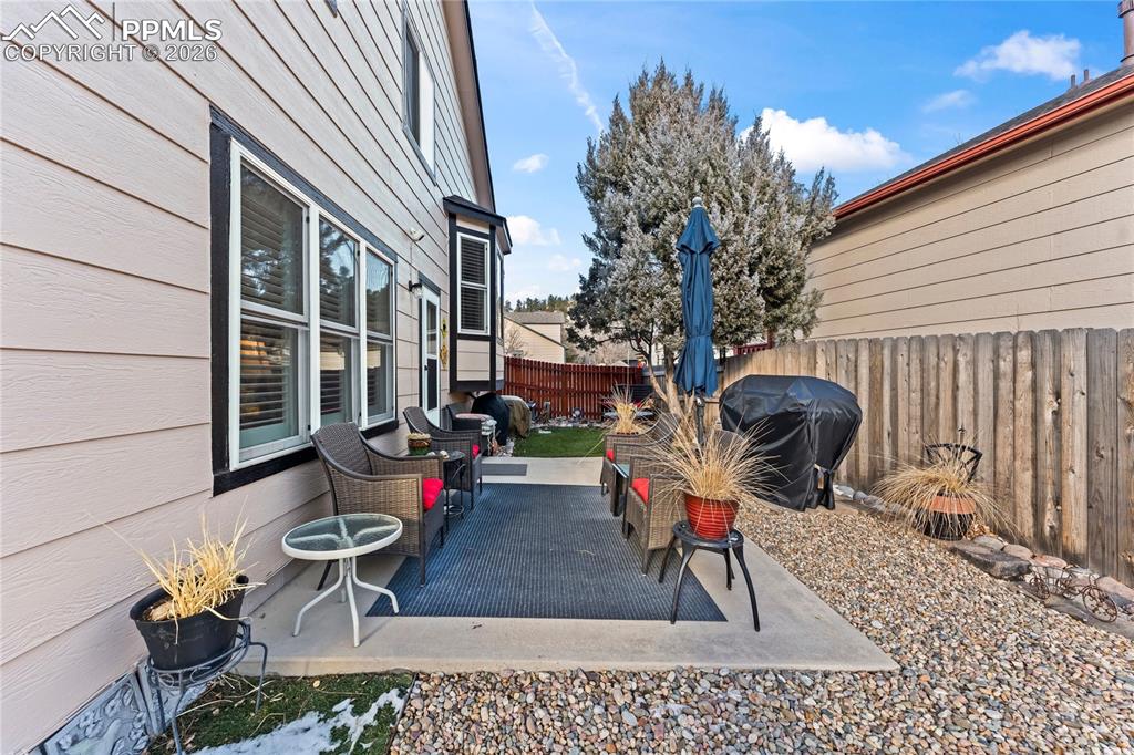 Image 33 of 34: Patio