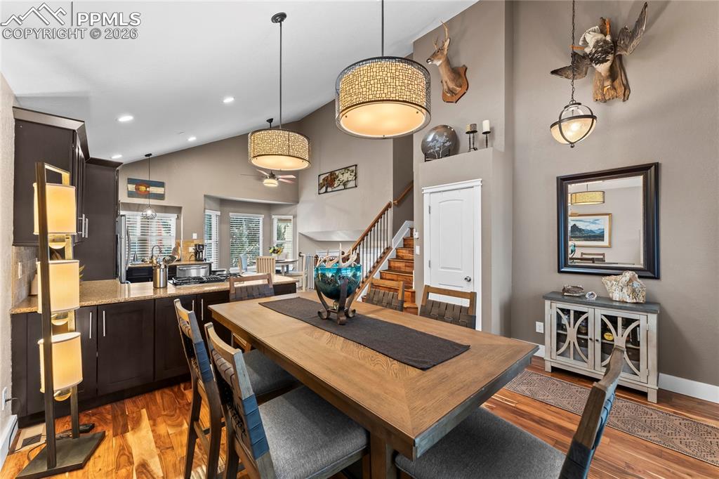 Image 4 of 34: Dining Area