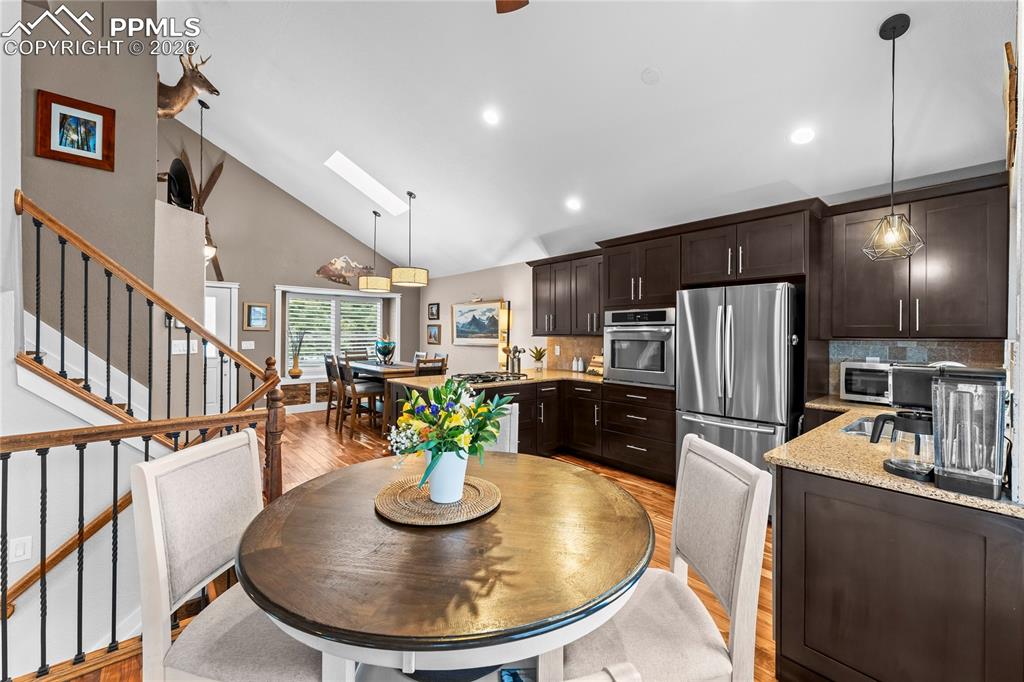 Image 6 of 34: Dining Area