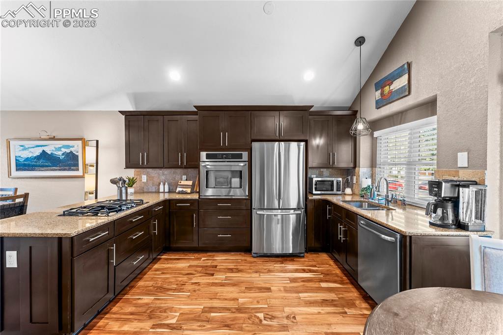 Image 7 of 34: Kitchen