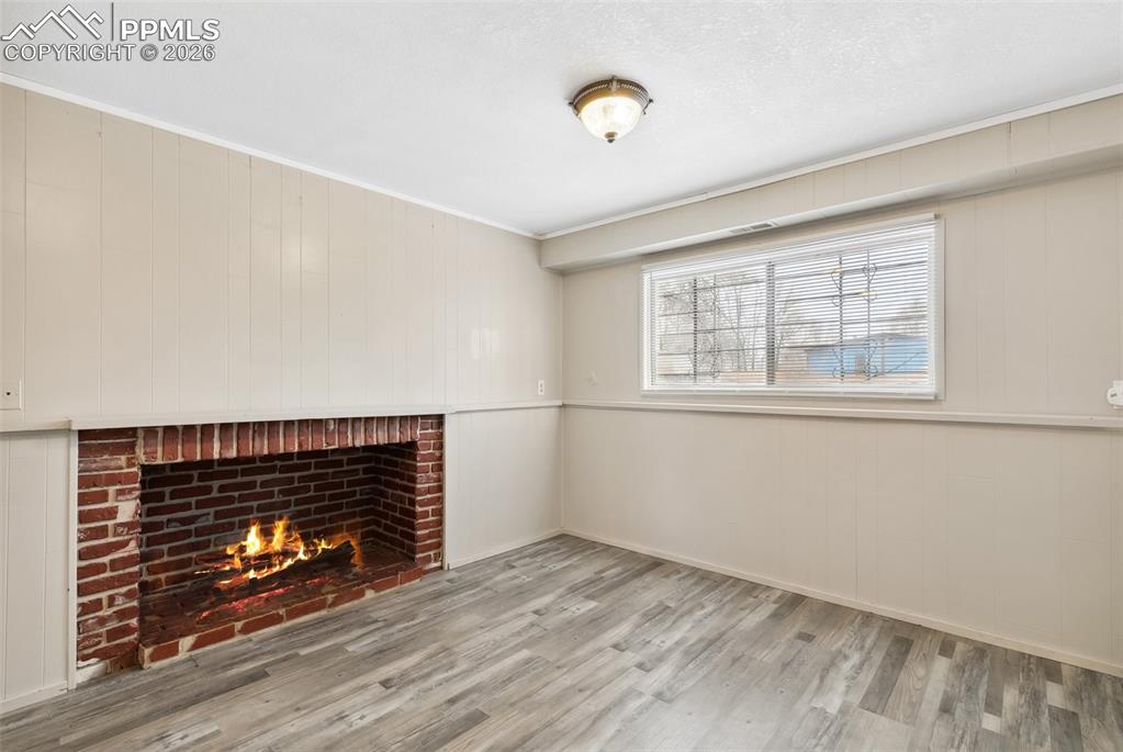 Image 17 of 32: Family Room