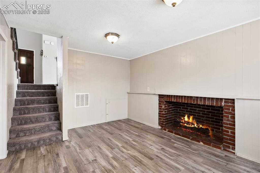 Image 18 of 32: Family Room