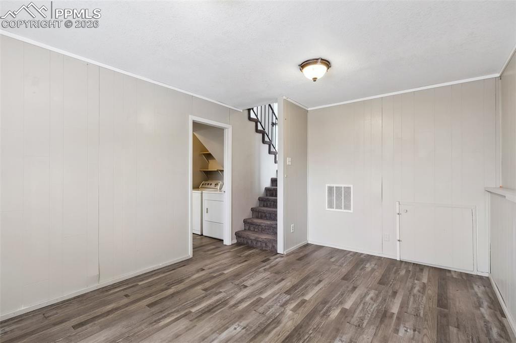 Image 19 of 32: Family Room