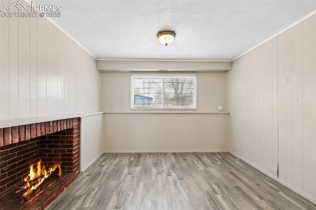 Image 20 of 32: Family Room