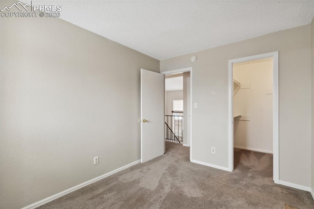 Image 25 of 32: Bedroom