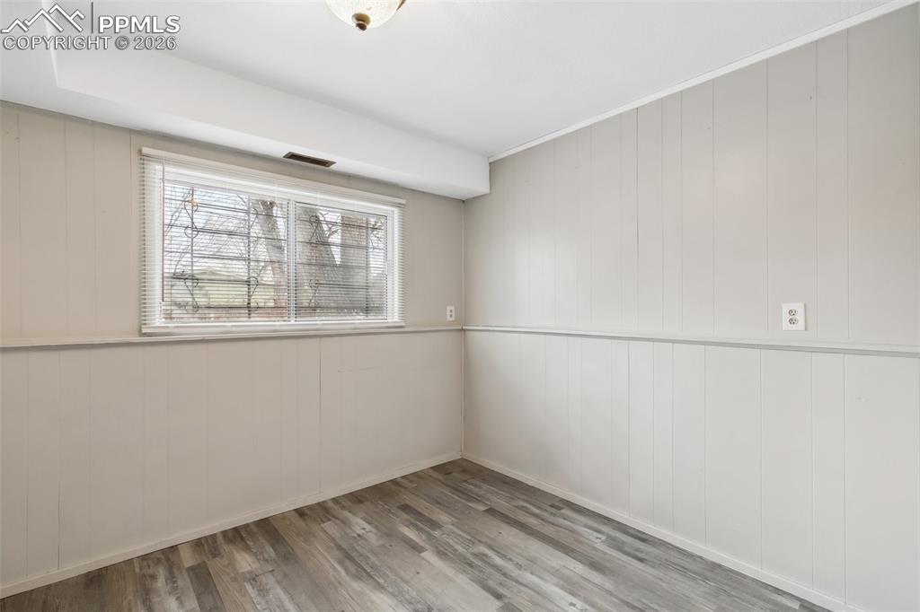 Image 26 of 32: Family Room