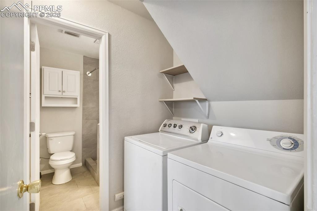 Image 29 of 32: Laundry