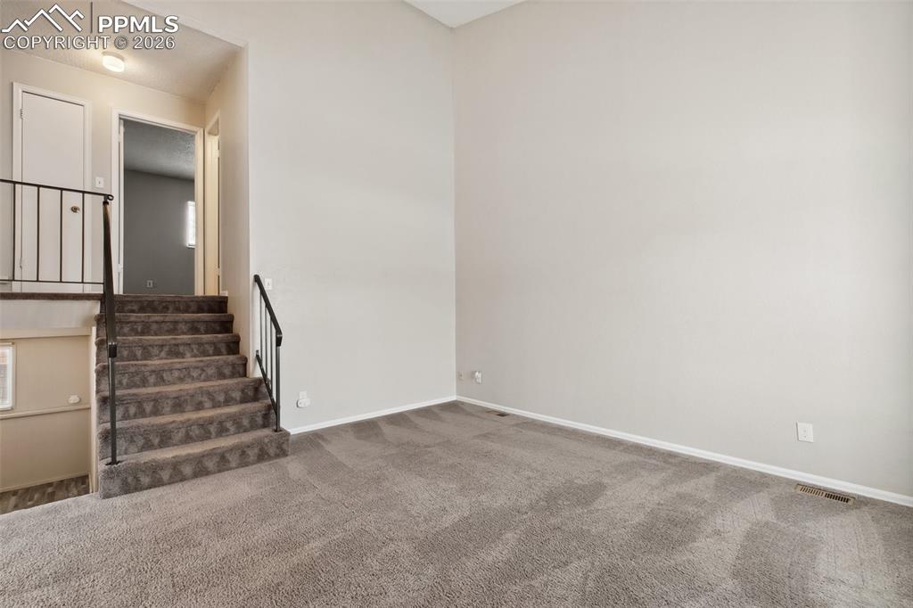 Image 5 of 32: Living Room