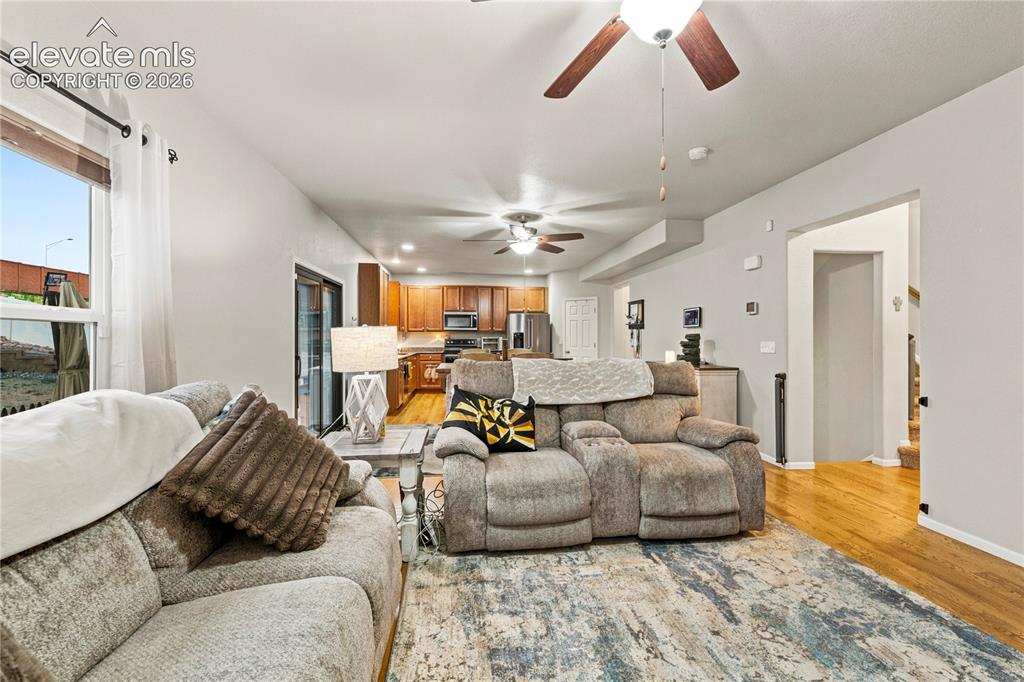 Image 12 of 43: Nice and bright living room