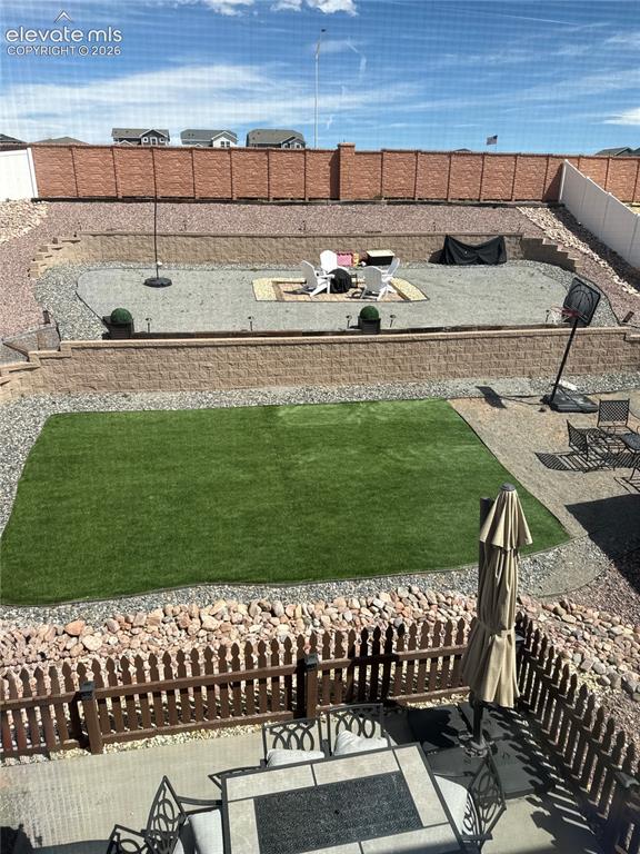 Image 32 of 43: Yard