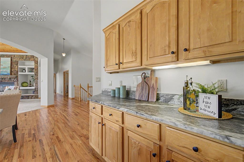Image 10 of 50: Kitchen