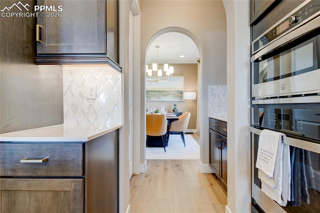 Image 10 of 40: Kitchen