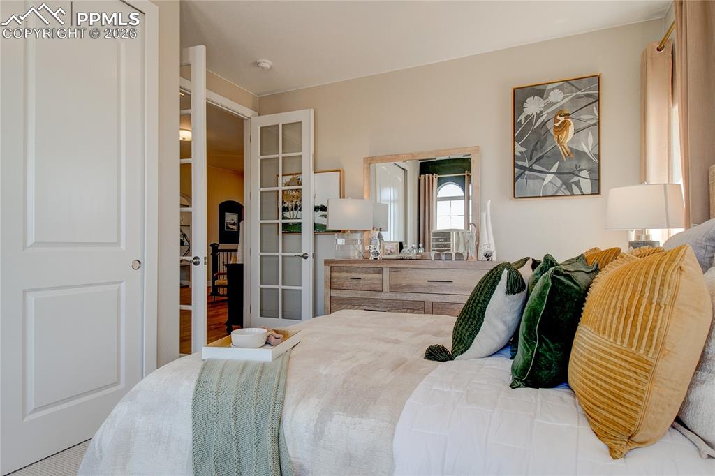 Image 17 of 40: Bedroom