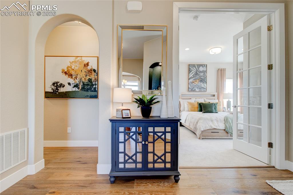 Image 18 of 40: Bedroom