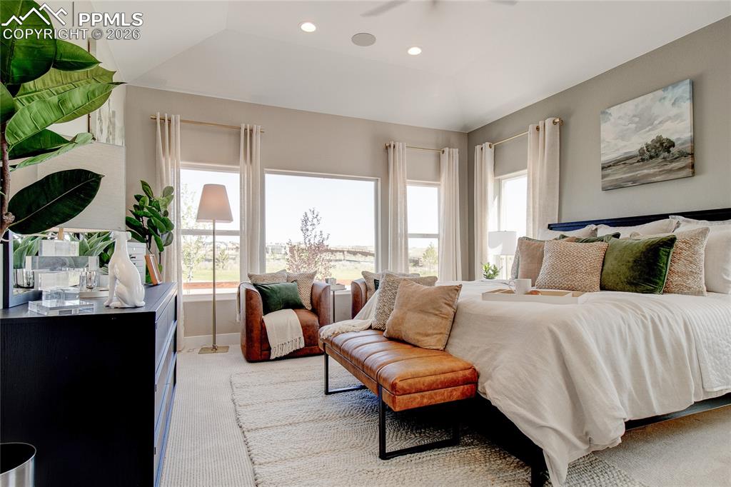 Image 21 of 40: Bedroom