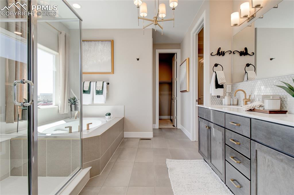 Image 23 of 40: Bathroom