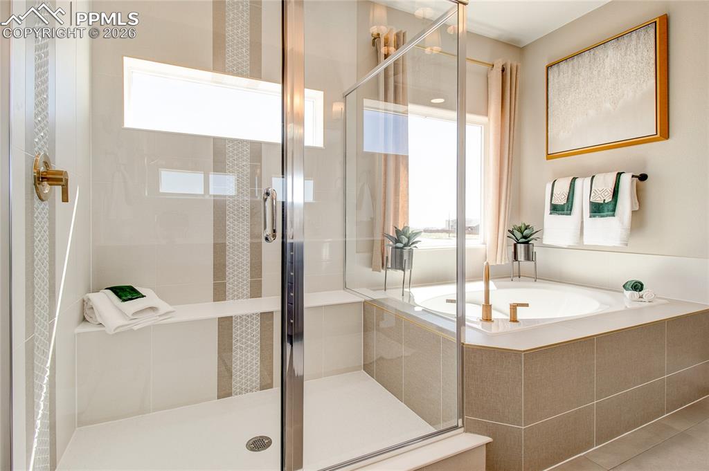 Image 24 of 40: Bathroom