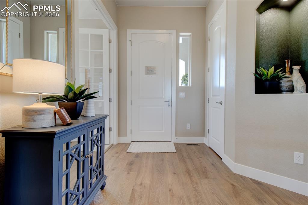 Image 29 of 40: Entry