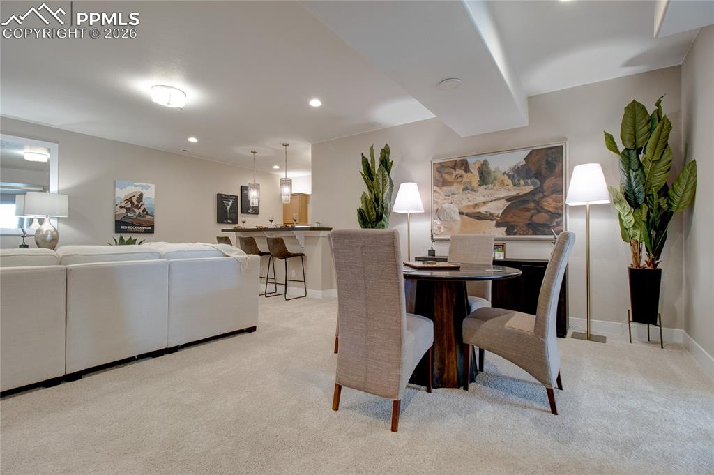 Image 30 of 40: Dining Area