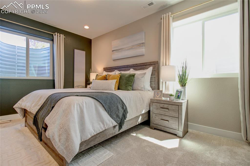 Image 32 of 40: Bedroom